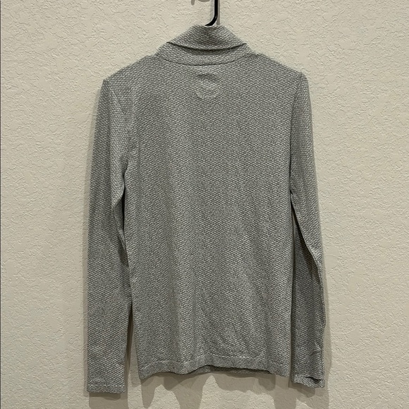 Athleta Flurry Peak Base Layer Shirt Womens Size Medium Turtleneck - Picture 6 of 10